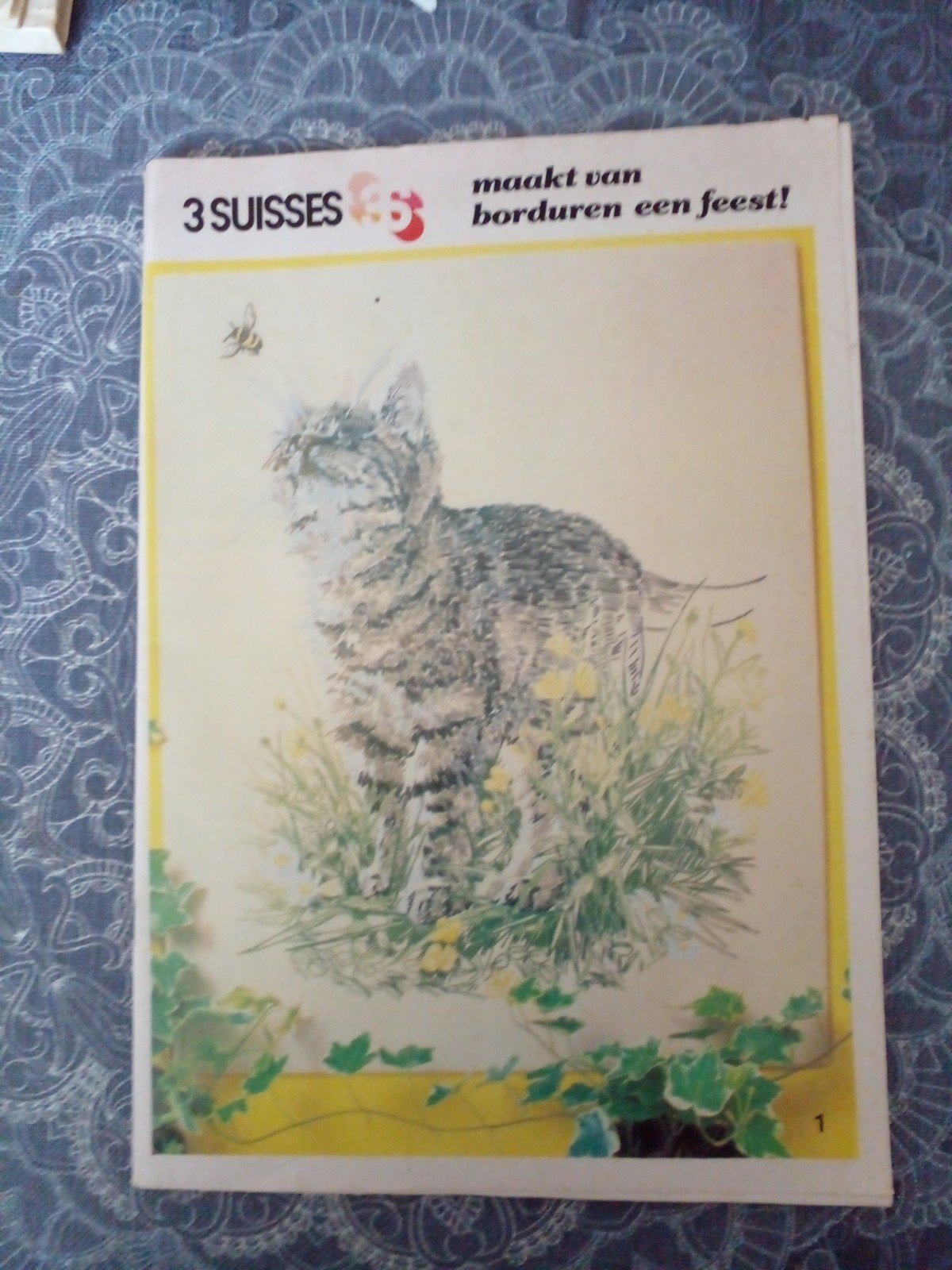 Borduurpatronen Boekje 3 Suisses - Kat en Bloemmotieven, Hobby en Vrije tijd, Verzenden, Gebruikt, Handborduren, Patroon
