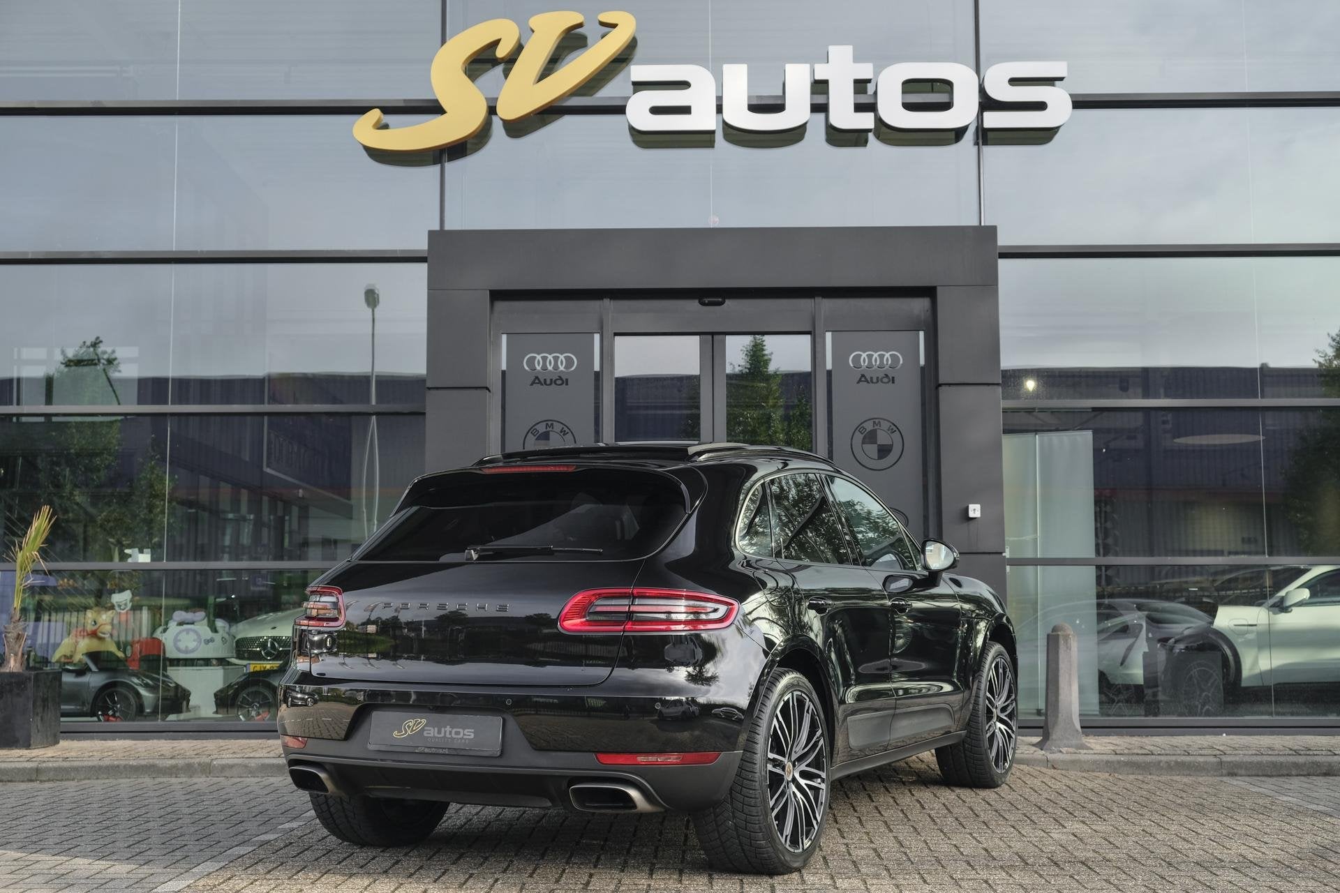 Porsche Macan 2.0 T 252pk Panoramadak Luchtvering 18-weg Ada, Auto's, Automaat, Gebruikt, Bi-Xenon koplampen, Zwart