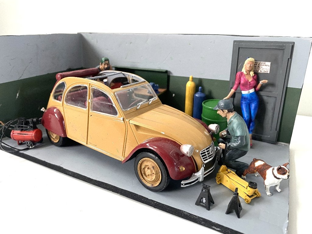 Citroën 2CV diorama., Hobby en Vrije tijd, Modelauto's | 1:24, Gebruikt, Auto, Overige merken, Verzenden