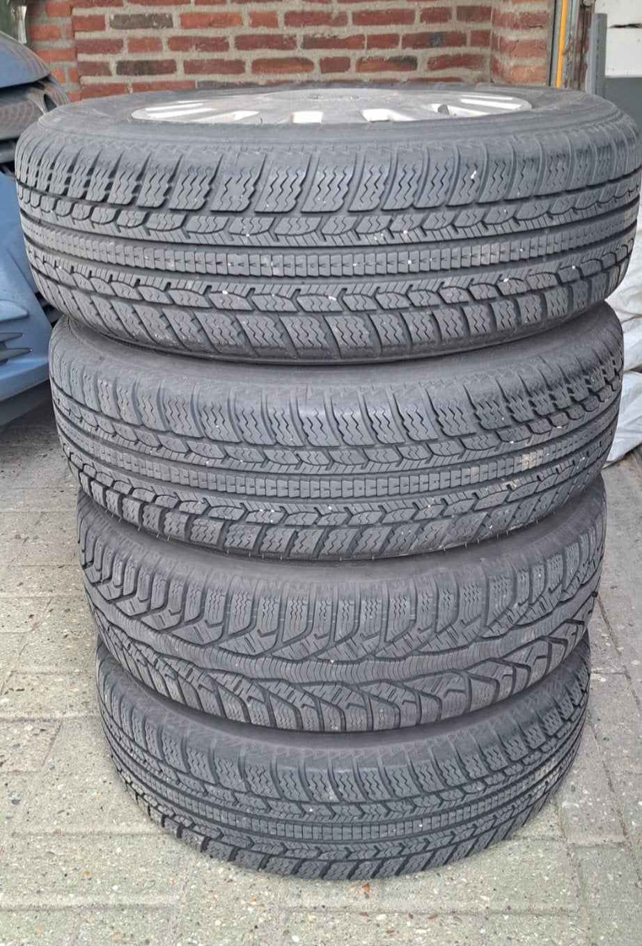 Winterbanden stalen velg 185/70 R14 met Opel wieldop Corsa, Ophalen, Gebruikt