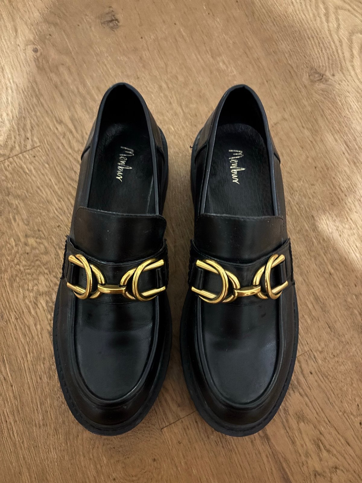 Nieuwe dame Zwarte loafers met gouden ketting - Maat 39, Ophalen, Nieuw, Zwart, Instappers