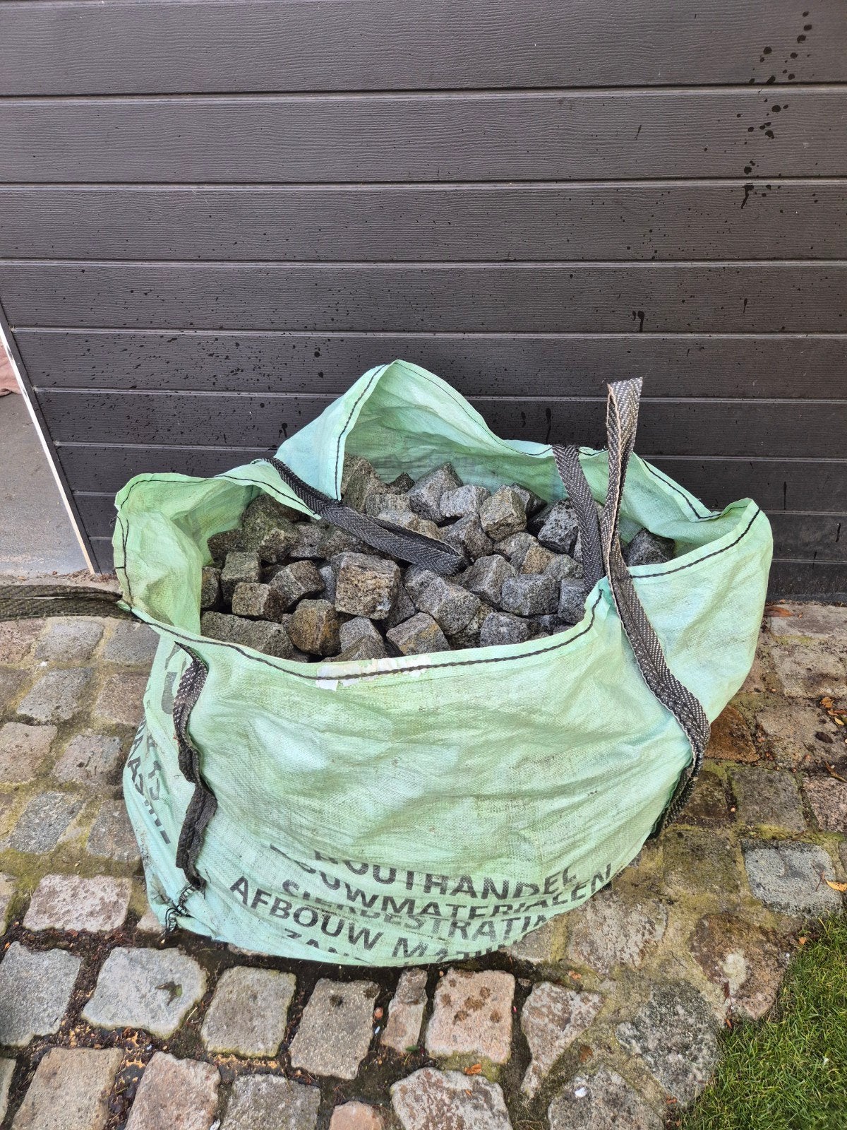 Portugees graniet kinderkoppen, Ophalen, Graniet