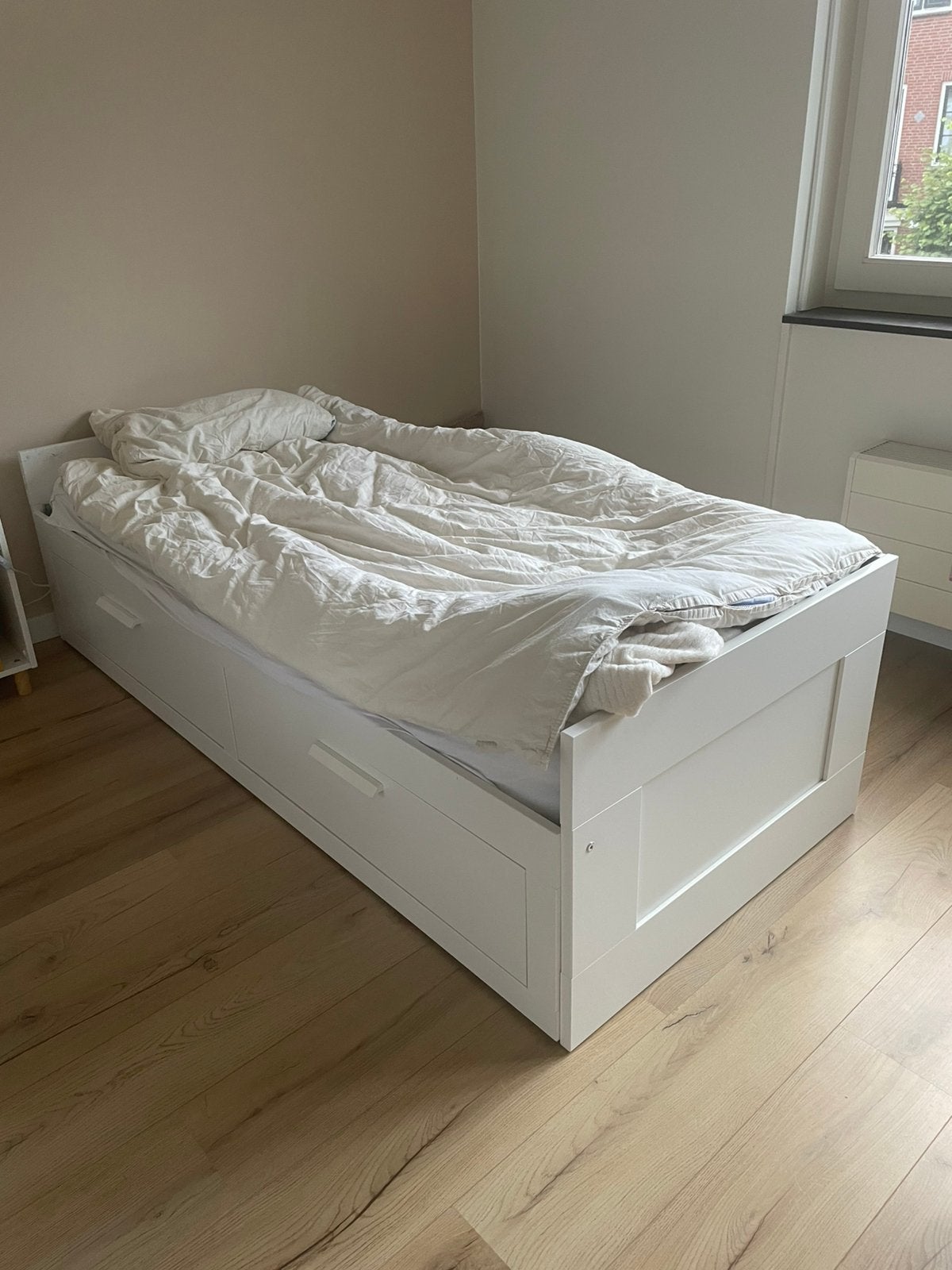 Brimnes bedbank met 2 lades, Huis en Inrichting, Eenpersoons, Wit, Ophalen of Verzenden, Zo goed als nieuw