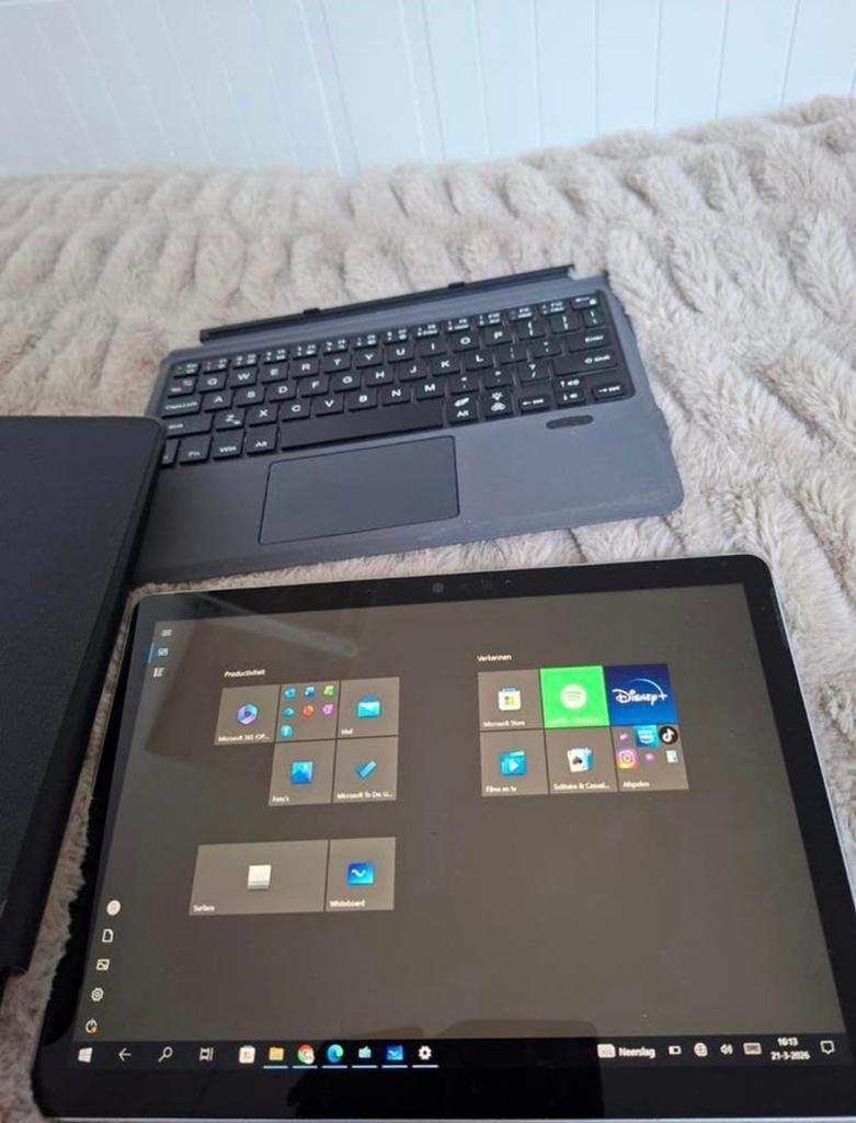 Microsoft Surface Go 2 met toetsenbord (scherm defect), Computers en Software, Windows Laptops, Ophalen, Gebruikt, Microsoft, Met touchscreen