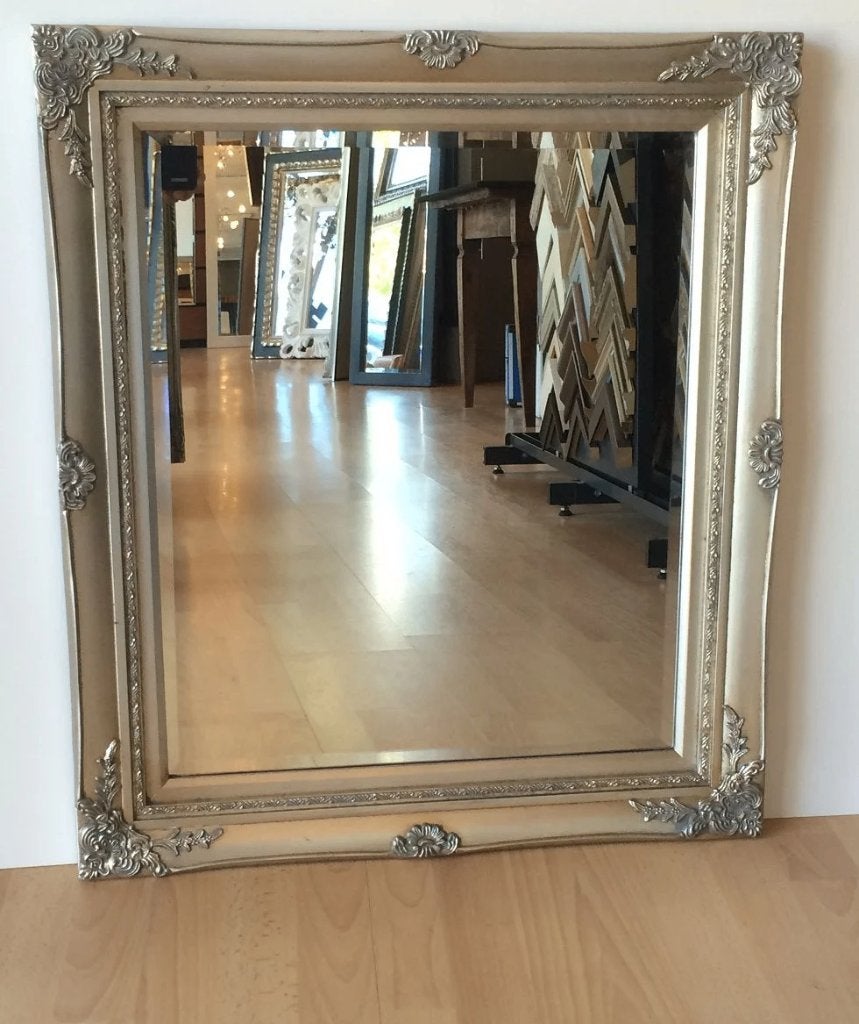 Wij gaan helaas stoppen  Barok spiegel  zilver 65 x 75 cm