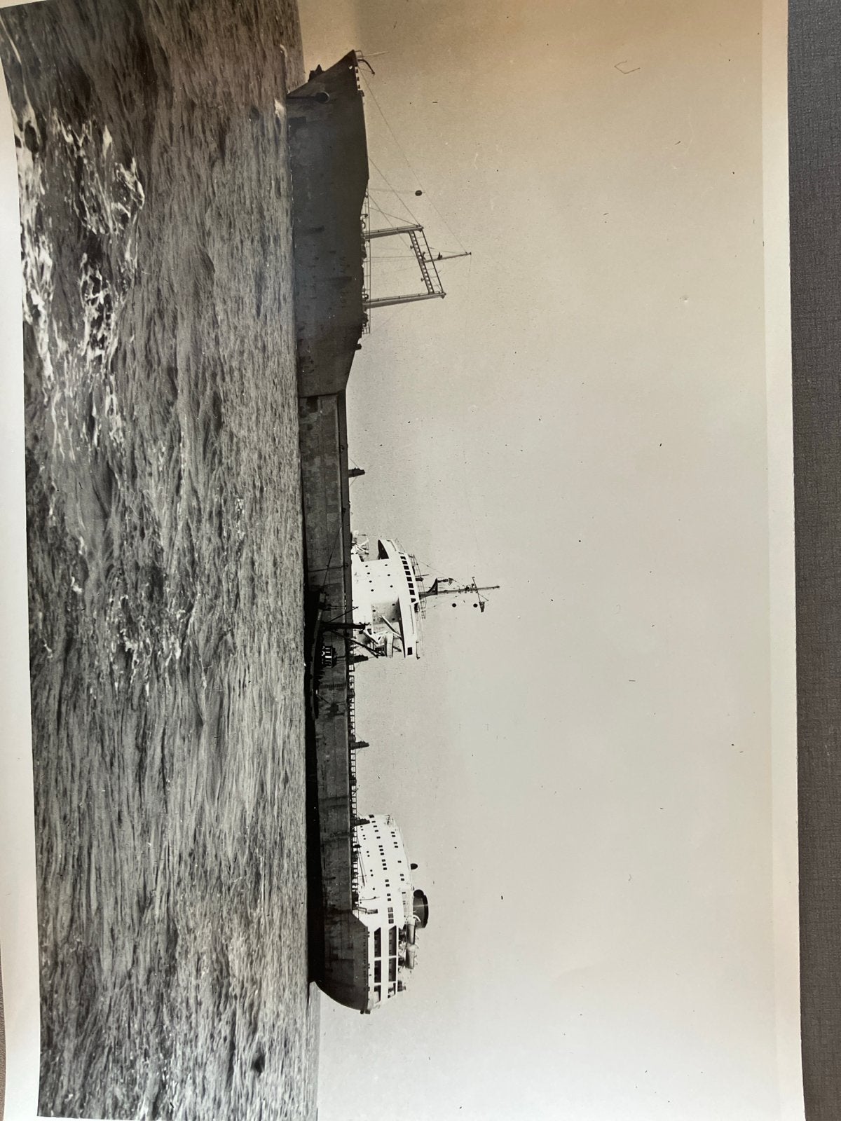 Grote Foto: Schip aan de grond bij Vlissingen (1957), Verzenden, Gebruikt