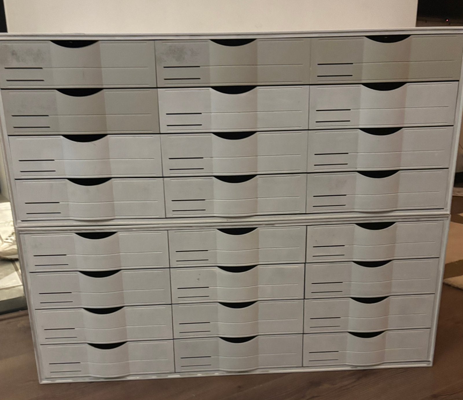 Twee stevige LADENBLOKKEN (24laden) 32hx81bx33d, Ophalen, Minder dan 50 cm, Zo goed als nieuw, Minder dan 100 cm