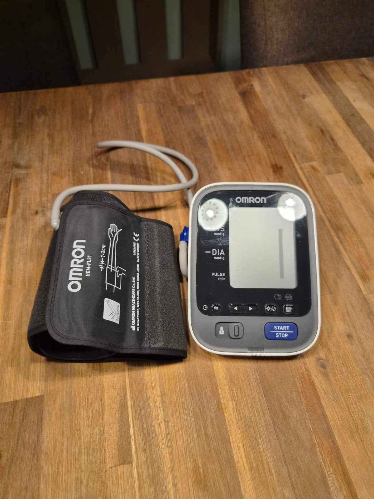 Omron M7 Intelli IT Bloeddrukmeter (HEM-7322T-E), Ophalen of Verzenden, Zo goed als nieuw