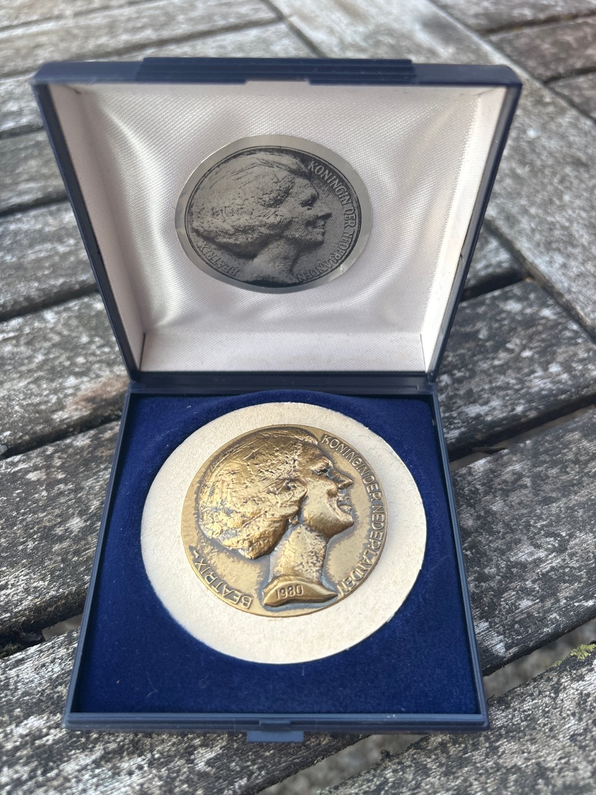 Herdenkingsmunt Inhuldiging Koningin Beatrix 1980, Postzegels en Munten, Penningen en Medailles, Verzenden, Brons, Nederland