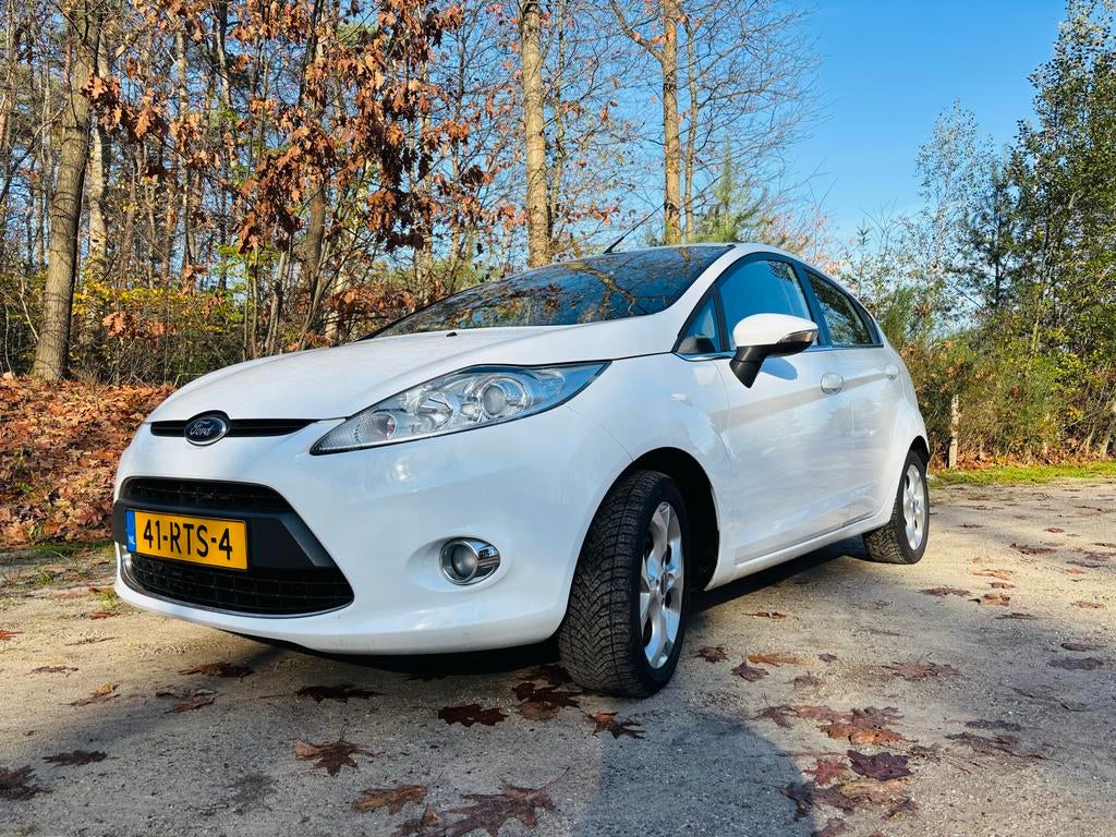 Ford Fiësta 1.25 44KW 5DR 2011 Wit, Auto's, Voorwielaandrijving, Stof, 40 €/maand, 4 cilinders