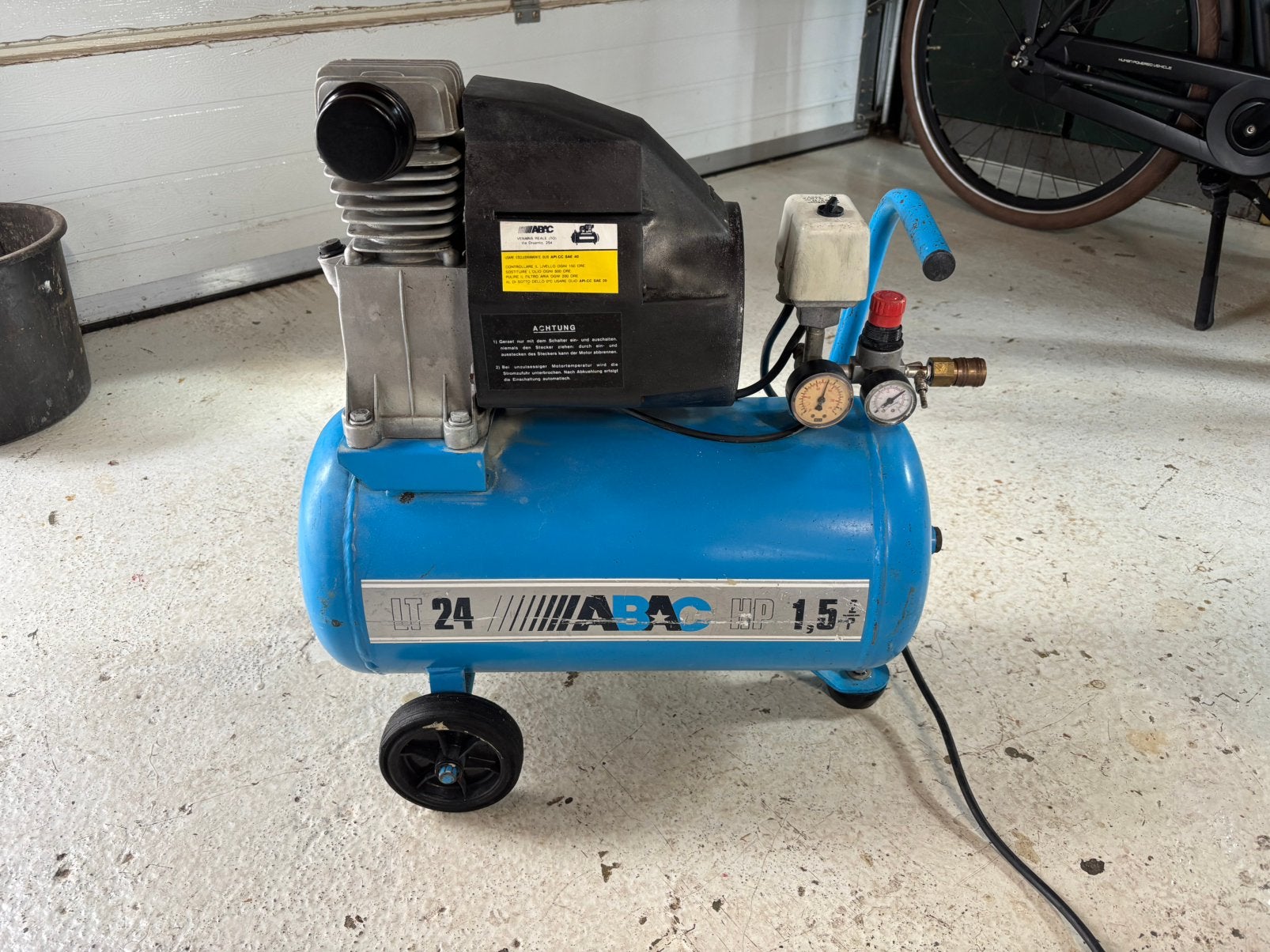 Compressor ABAC 25 l, Ophalen, Gebruikt, 6 tot 10 bar, Minder dan 200 liter/min