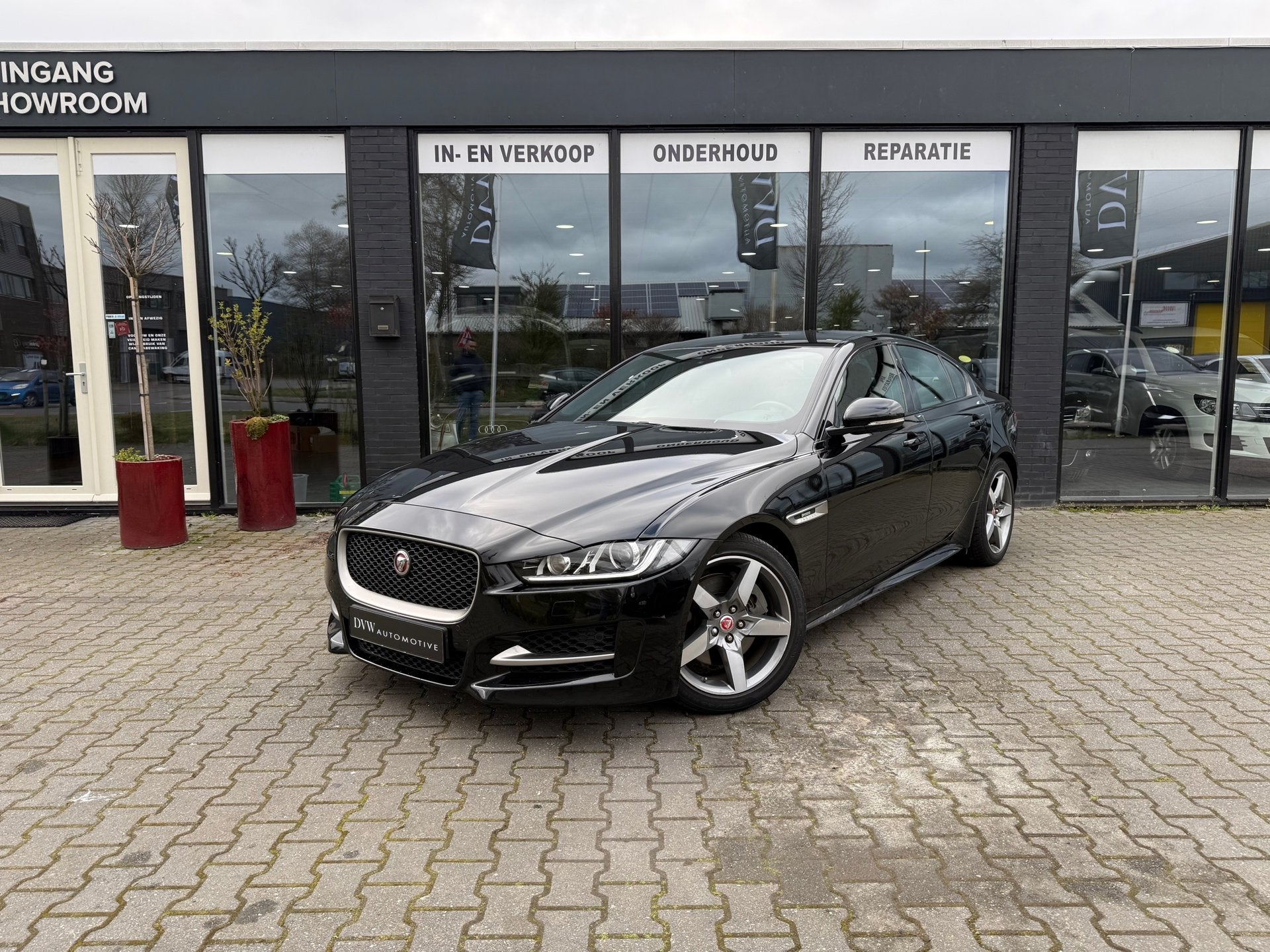 Jaguar XE 2.0 R-Sport, Auto's, Automaat, Achterwielaandrijving, Leder en Stof, Zwart
