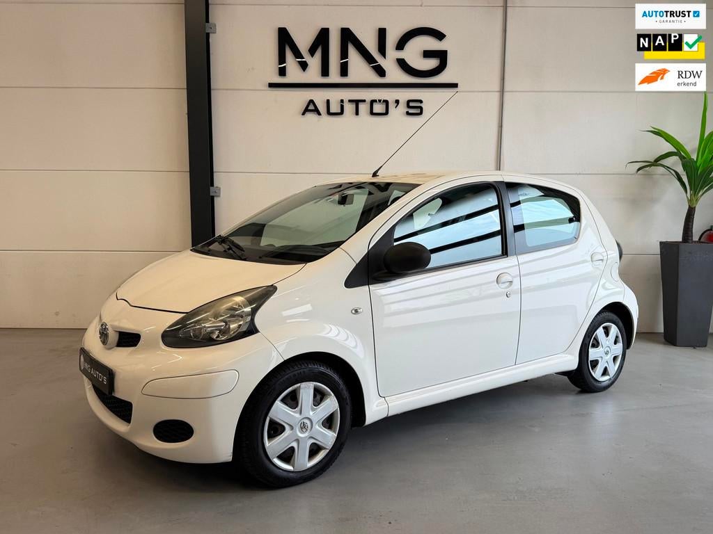 Toyota Aygo 1.0-12V Now|Elek Pakket|Airco|5 Deurs|NAP|, Auto's, Toyota, Voorwielaandrijving, Euro 5, Gebruikt, 4 stoelen