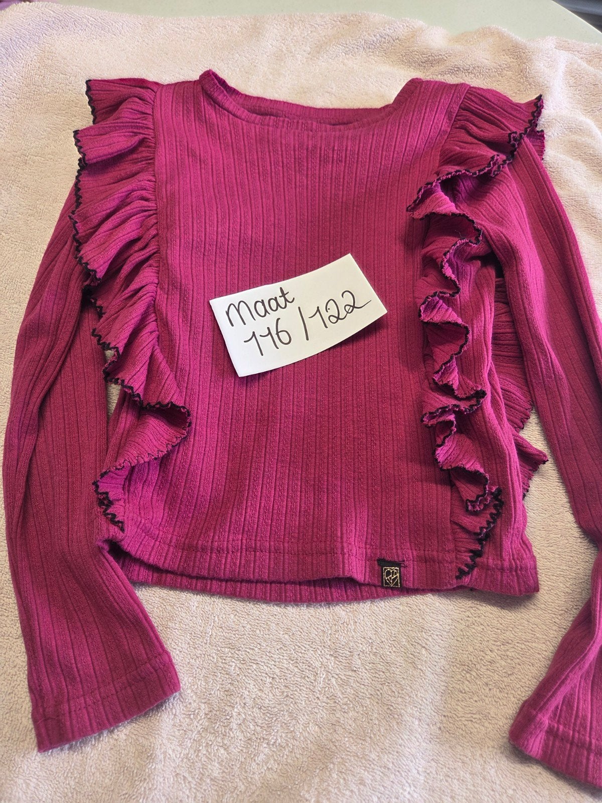 Roze longsleeve met ruches - Maat 116/122, Gebruikt, Meisje, Ophalen of Verzenden, Shirt of Longsleeve