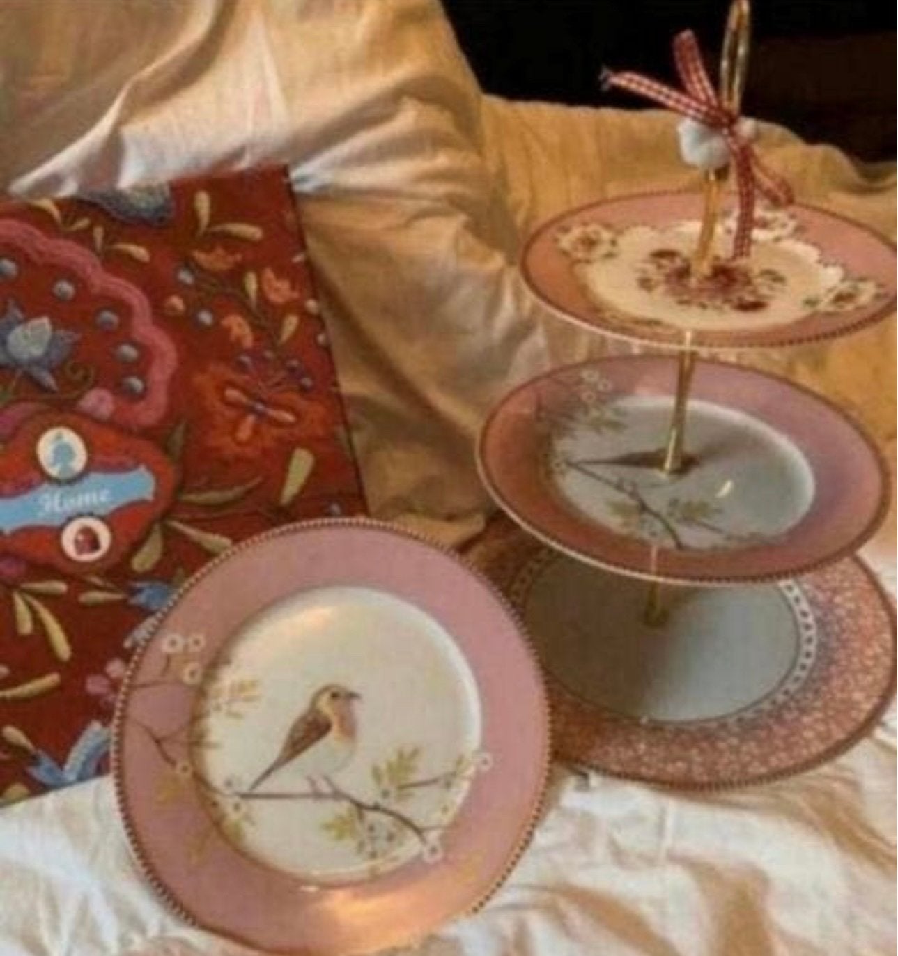 Mooie Etagère met 4 borden nieuwprijs € 89.95, Ophalen of Verzenden, Zo goed als nieuw, Overige stijlen, Bord(en)