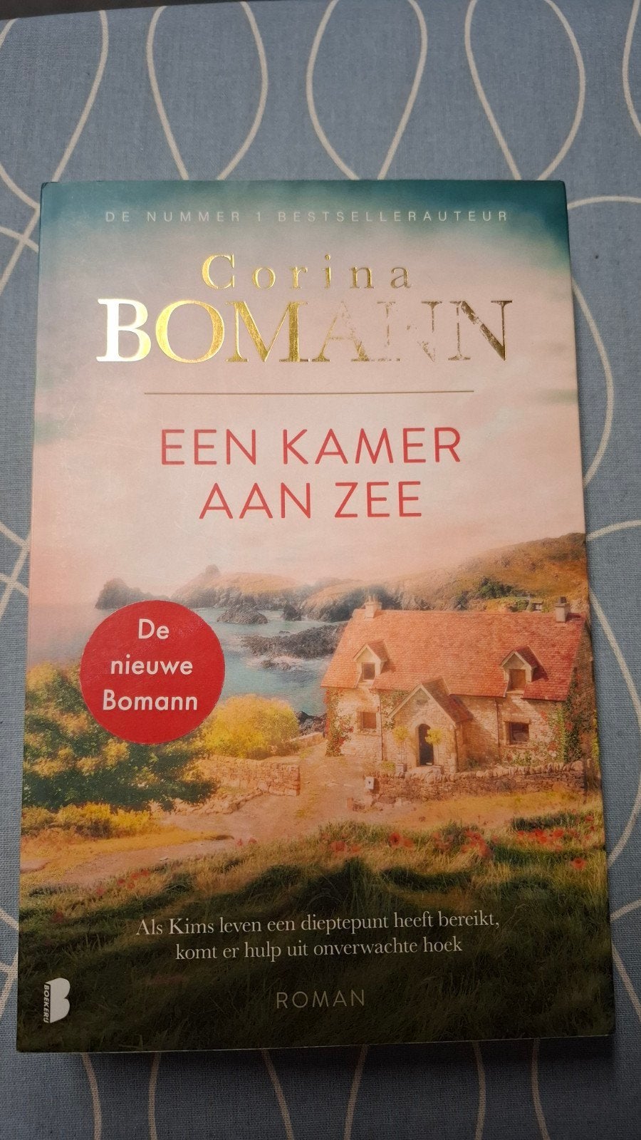 Een kamer aan zee (roman), Ophalen of Verzenden, Zo goed als nieuw, Corina Bomann