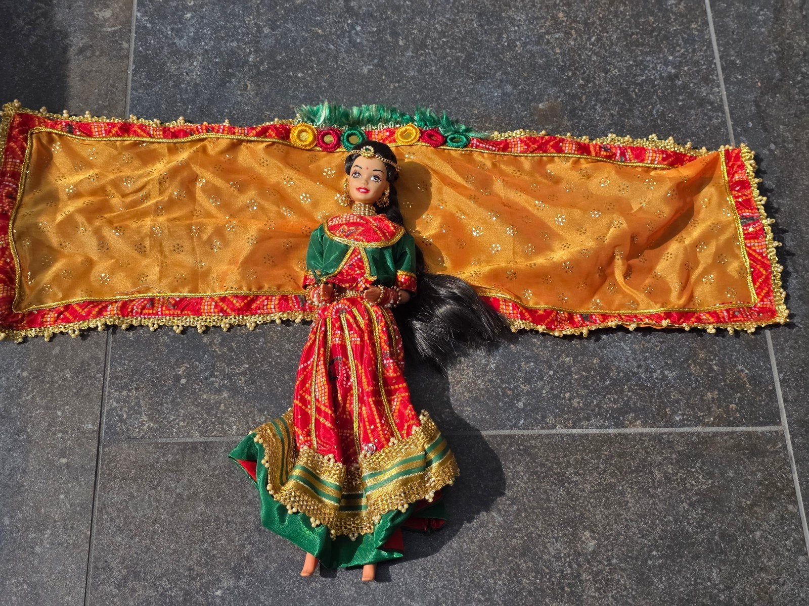 Barbie pop in traditionele Indiase kleding, Ophalen of Verzenden, Zo goed als nieuw, Barbie