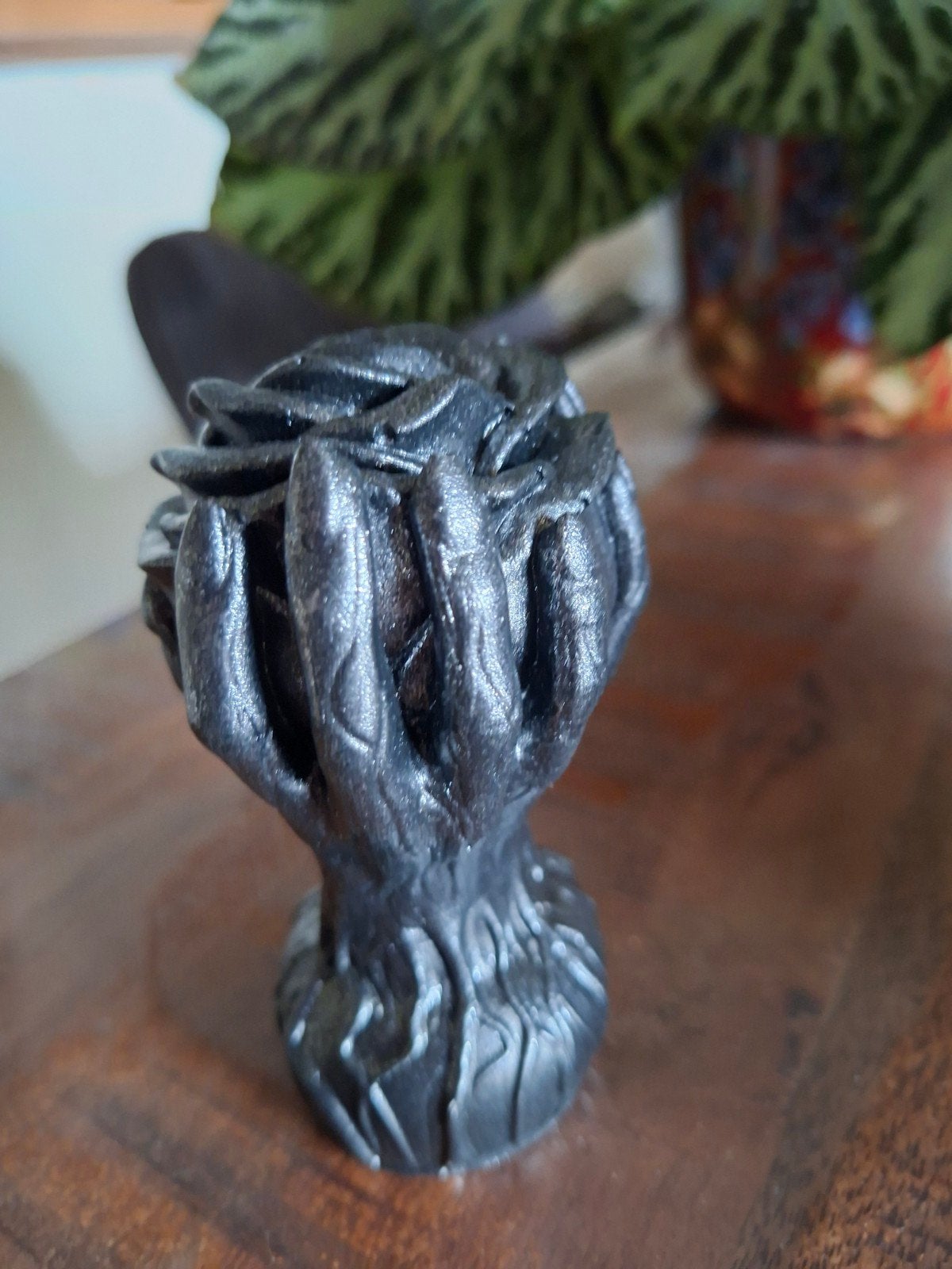 Zwarte roos in handen - Decoratief beeldje, Zwart, Overige materialen, Nieuw, Ophalen of Verzenden