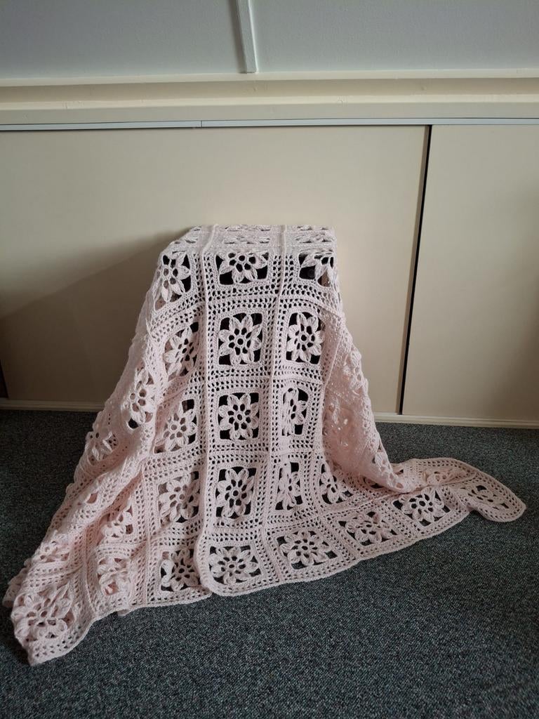 Handgehaakte sprei - Roze - 140 x 120 cm, Roze, Ophalen of Verzenden, Textiel, Landelijk
