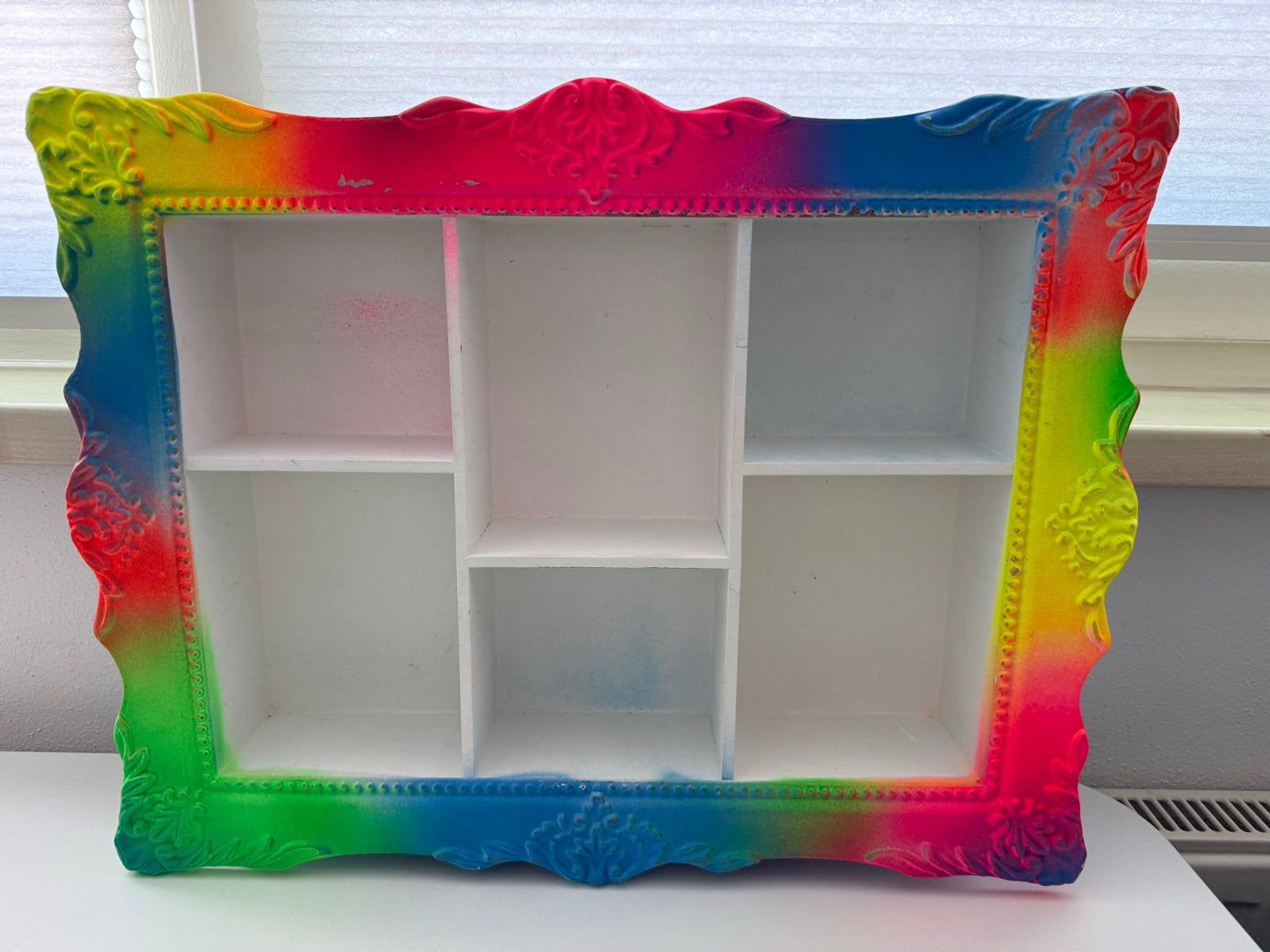 Kleurrijk vakkenkastje voor aan de muur - display voor schat, Kinderen en Baby's, Kinderkamer | Inrichting en Decoratie, Ophalen of Verzenden