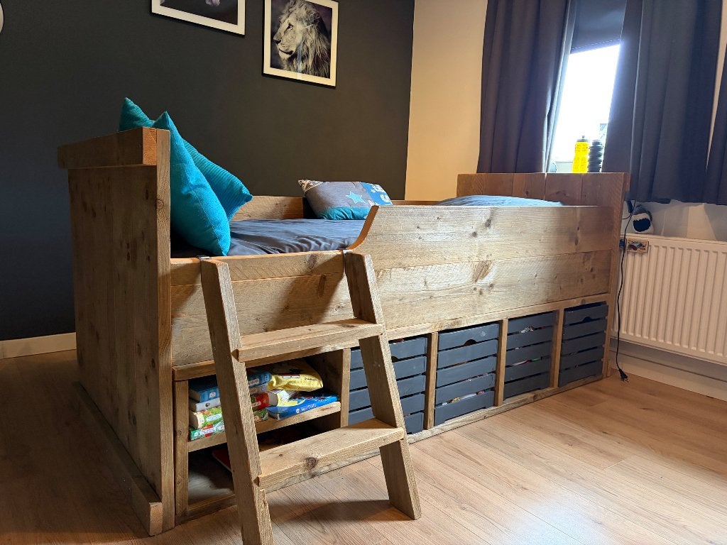 Steiger houten bed