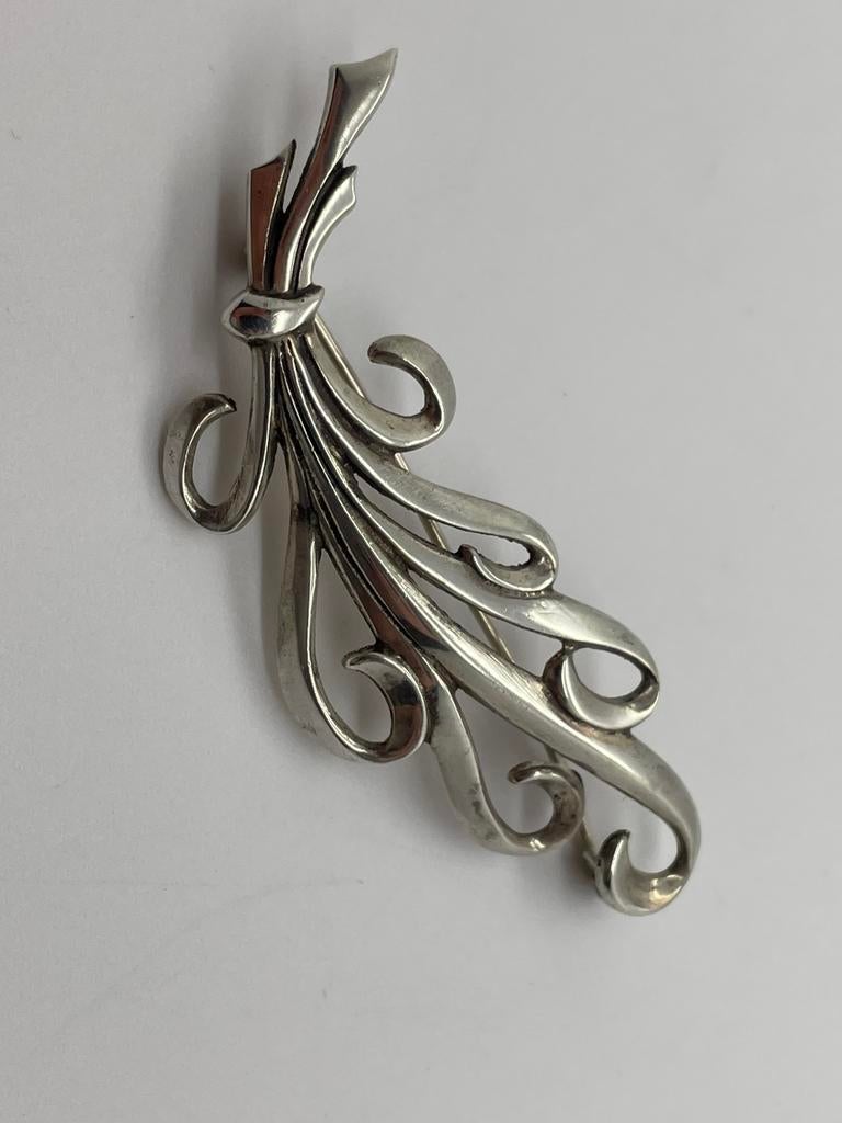 C724 Prachtige zilveren broche sierlijke veer, Ophalen of Verzenden, Zilver, Broche