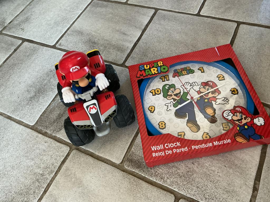 Super Mario Kart en Wandklok Set - Nieuwstaat, Ophalen of Verzenden, Zo goed als nieuw, Jongen of Meisje