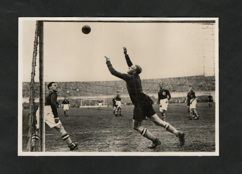 Voetbalkaart Leo Halle Go Ahead Eagles Ned. Elftal 1931., Verzamelen, Ophalen of Verzenden, Zo goed als nieuw