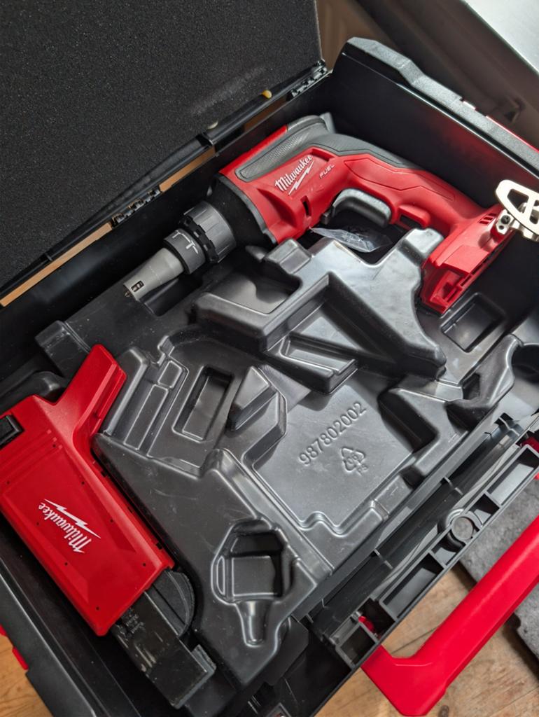 Milwaukee M18 FSG gipsplaat schroefmachine FUEL  in koffer, Doe-het-zelf en Verbouw, Gereedschap | Handgereedschap, Ophalen, Zo goed als nieuw
