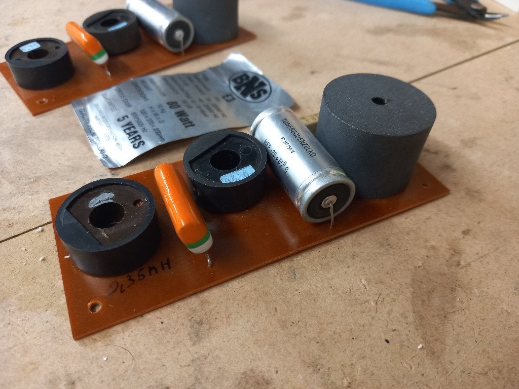 2 x BNS 3weg crossover 800hz/5000hz - 8ohm gebruikt, Overige merken, Stereo speakers, Ophalen of Verzenden, 60 tot 120 watt