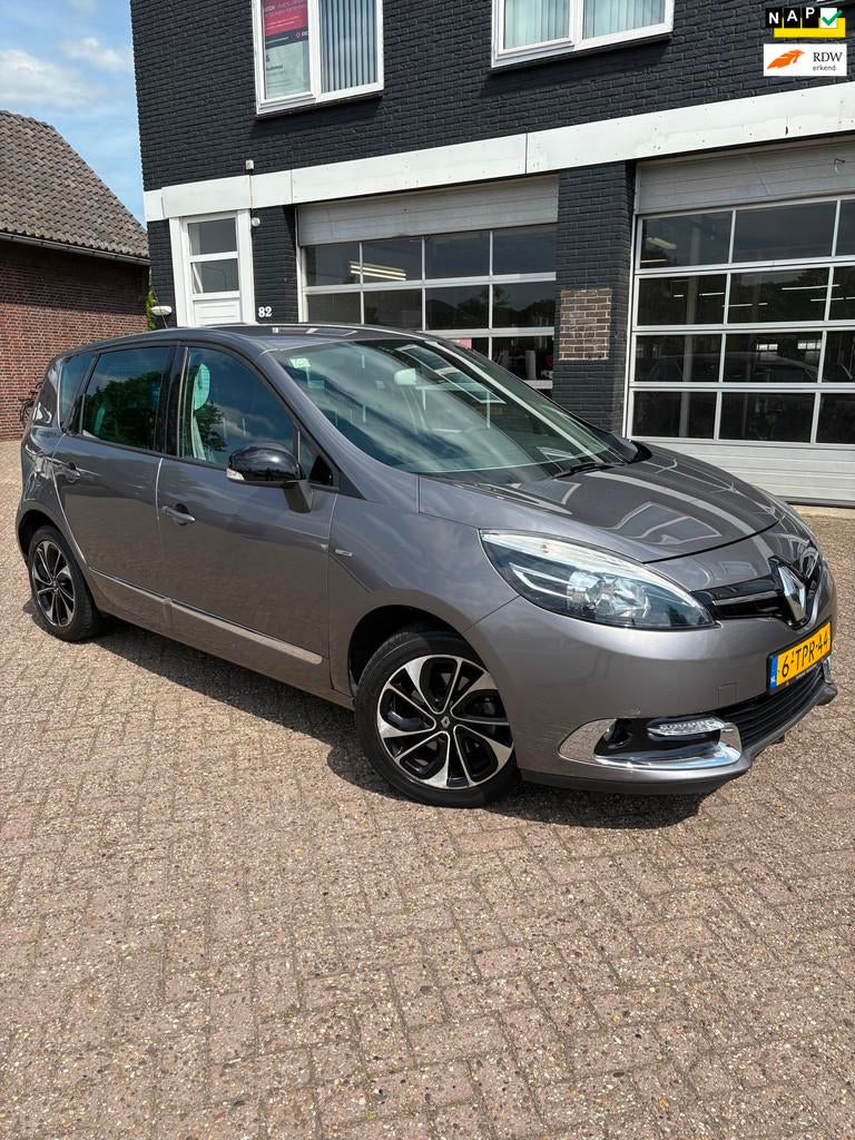 Renault Scénic 1.5 dCi Bose Automaat Navi stoelverwarming c, Auto's, Renault, Euro 5, Gebruikt, Zwart, 4 cilinders