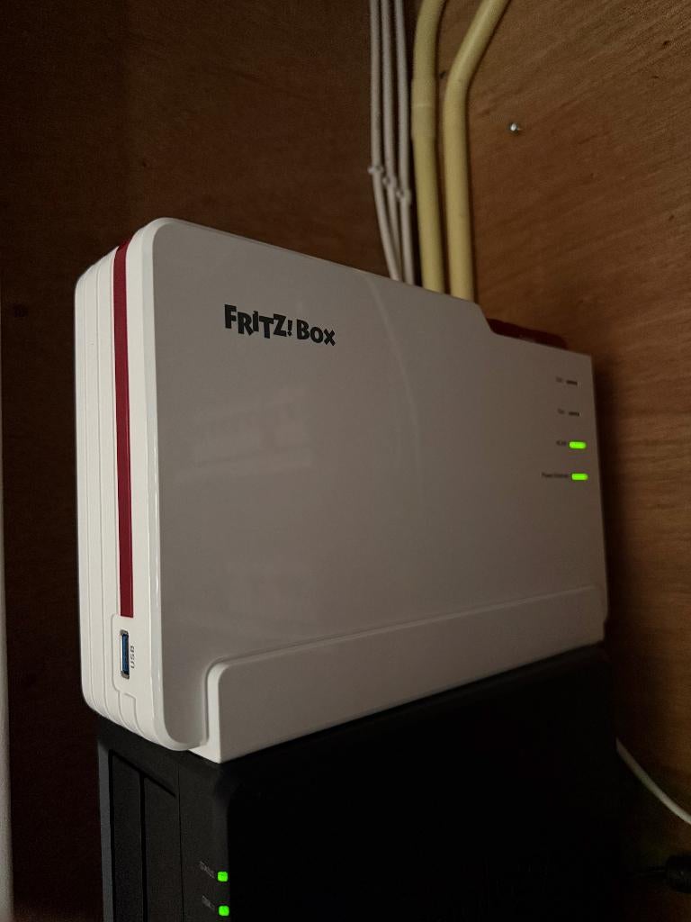 Fritzbox 5690 Pro zgan glasvezel modem, Computers en Software, Ophalen of Verzenden, Zo goed als nieuw, Router met modem, Fritz!Box (FritzBox)