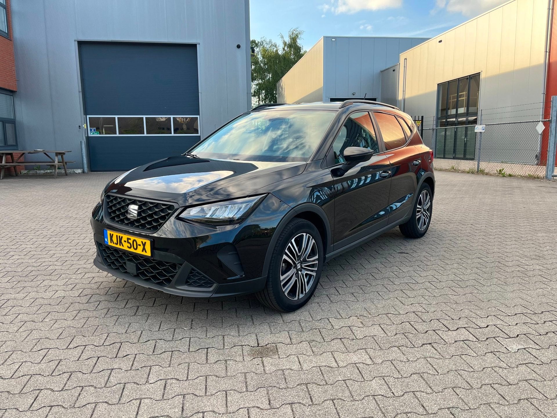 Seat ARONA 1.0 TSI Style Business Connect, Auto's, Dealer onderhouden, Gebruikt, 610 kg, Zwart