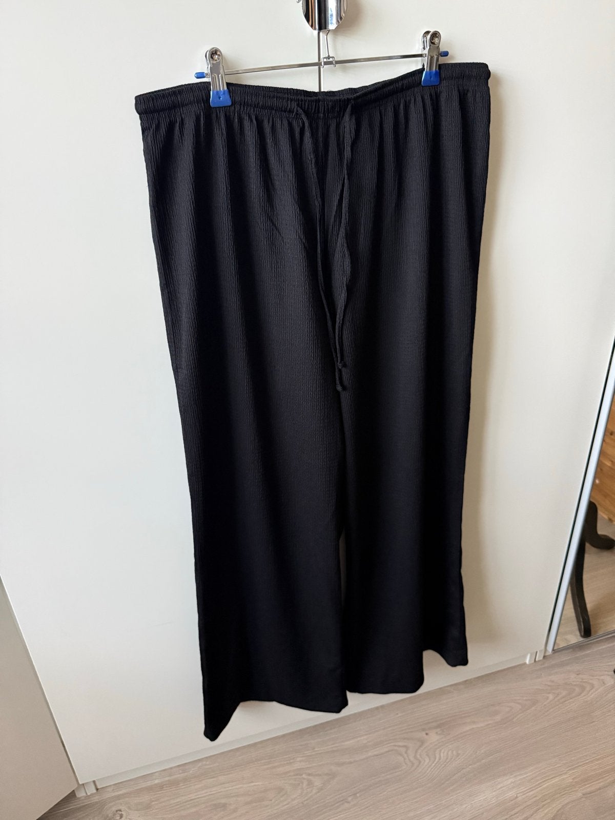 Zwarte broek met wijde pijpen H&M maat L, Zwart, Maat 42/44 (L), Ophalen of Verzenden, Zo goed als nieuw