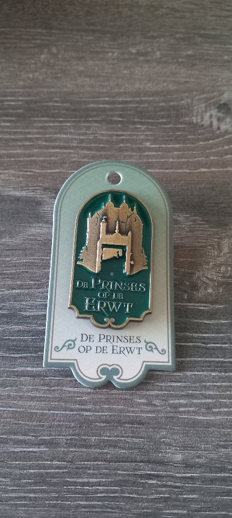 Pin De Prinses Op De Erwt, Ophalen of Verzenden, Nieuw, Button of Speldje