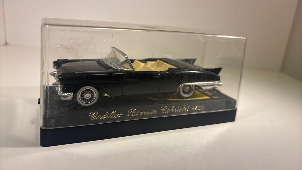 Cadillac biarrile  cabriolet solido 1.43