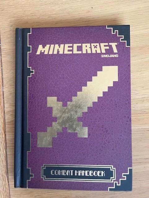 Minecraft - Combat handboek, Ophalen of Verzenden, Zo goed als nieuw