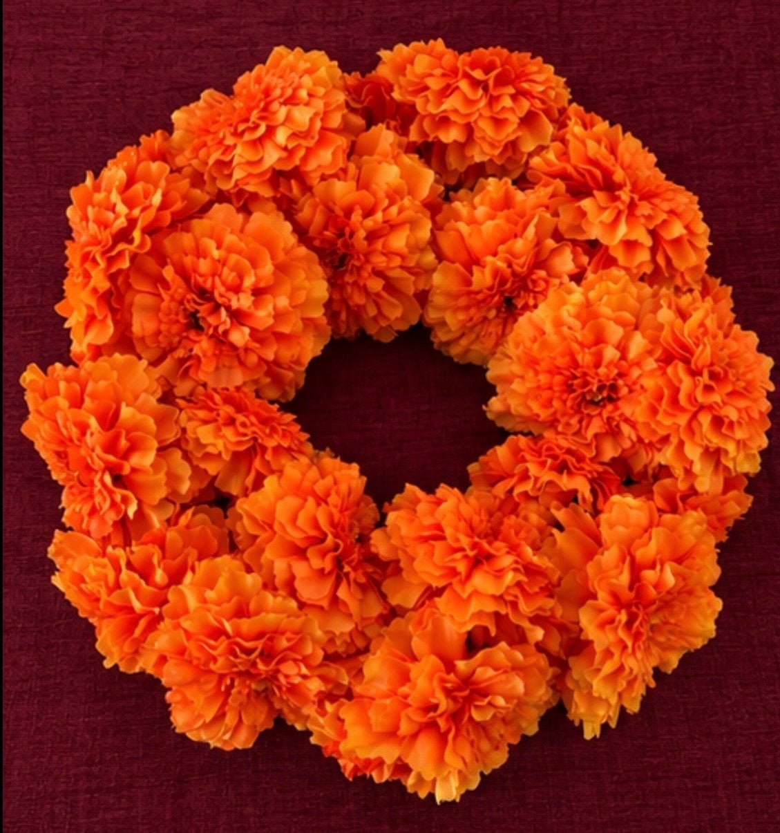 Marigold bloemenkrans - afrikaantjes - Dia de Los Muertos, Ophalen of Verzenden, Zo goed als nieuw, Krans, Kunststof