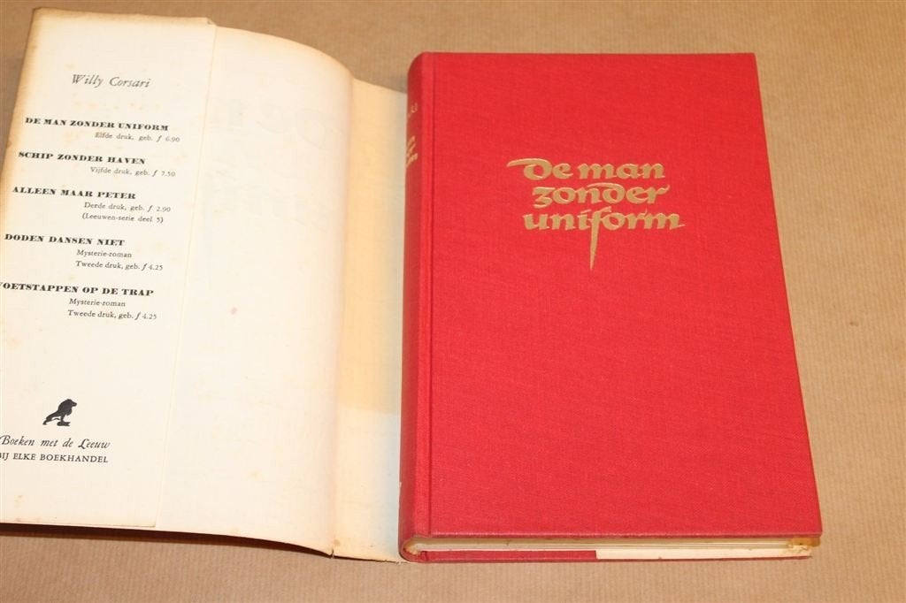 De Man Zonder Uniform — Roman van Willy Corsari 1949, Boeken, Ophalen of Verzenden, Gelezen