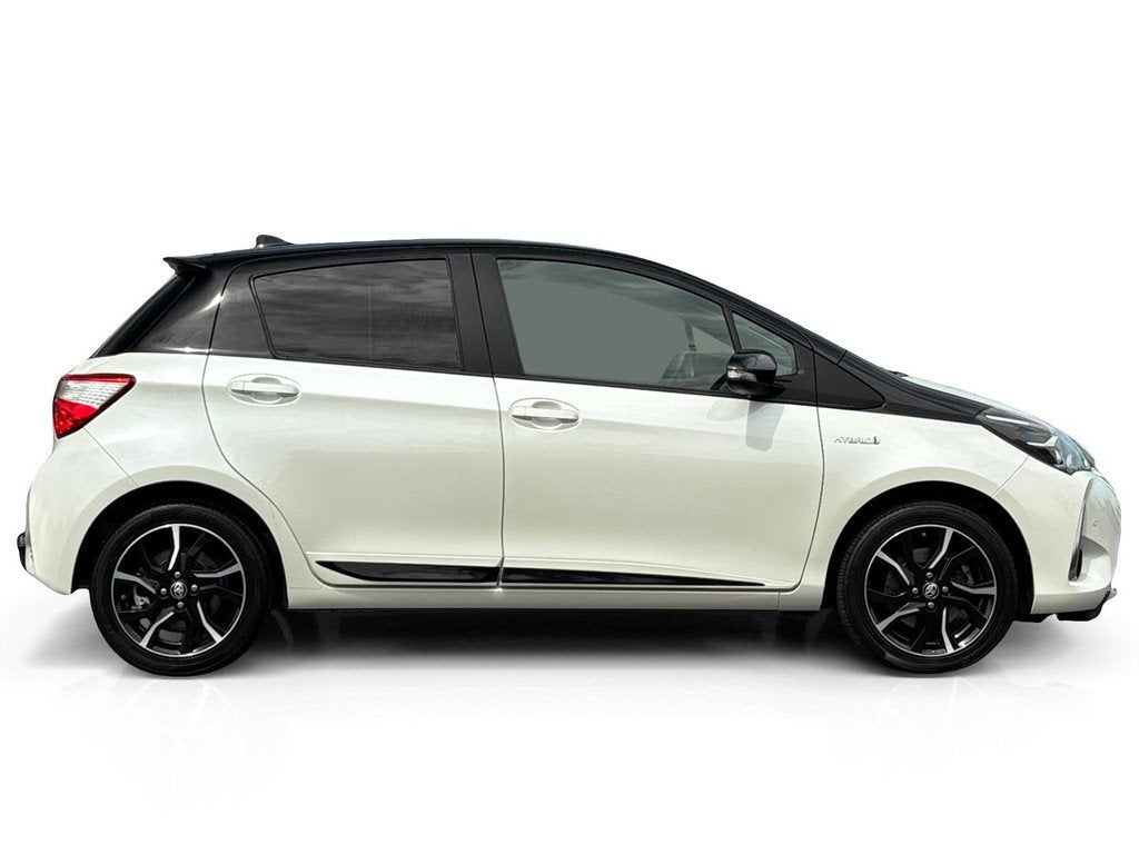 Toyota Yaris 1.5 Hybrid Bi-Tone  Trekhaak  Camera, Gebruikt, Euro 6, 4 cilinders, Origineel Nederlands