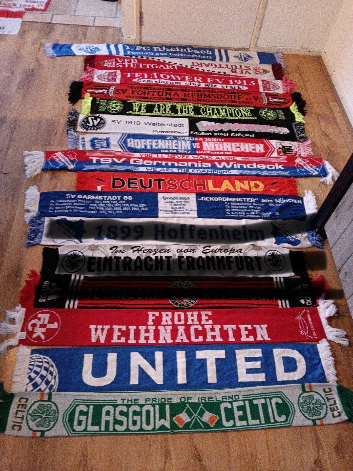 Grote collectie voetbal sjaals - diverse clubs, Ophalen of Verzenden, Gebruikt, Ajax, Vaantje of Sjaal