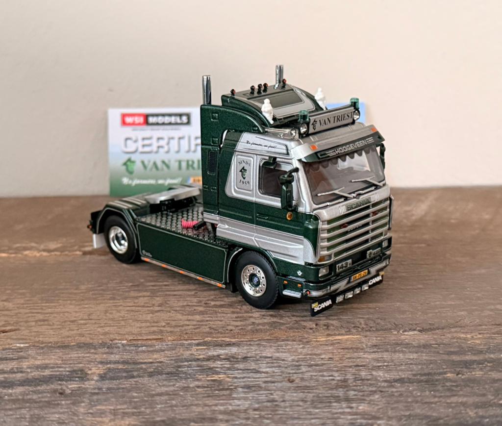 WSI - Scania 143 Streamline Van Triest, Hobby en Vrije tijd, Ophalen of Verzenden, Nieuw, Bus of Vrachtwagen, Wsi