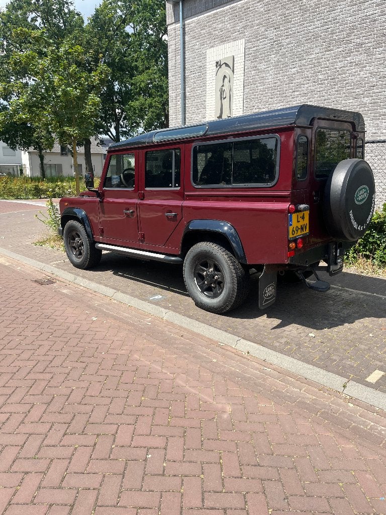 Elektrische Land Rover Defender 110 2010 Rood, Auto's, Stof, 4 cilinders, 241 €/maand, 2298 kg