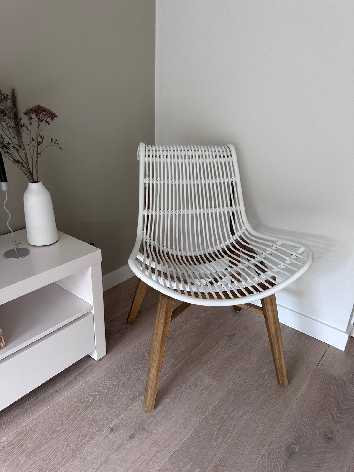 Toffe teak/rotan stoel, Huis en Inrichting, Ophalen, Wit, Zo goed als nieuw, Eén