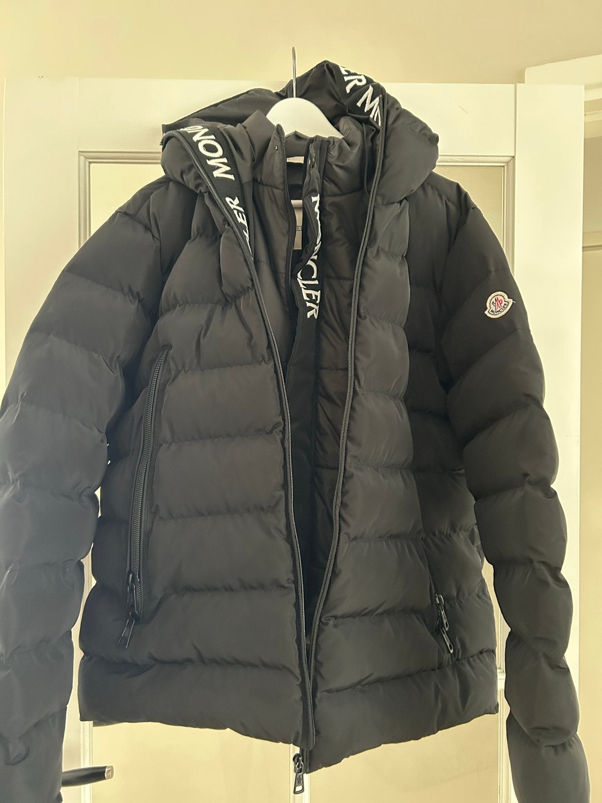 Moncler Grenoble zwarte winter (ski) jas - Zo goed als nieuw, Ophalen of Verzenden, Zo goed als nieuw, Zwart