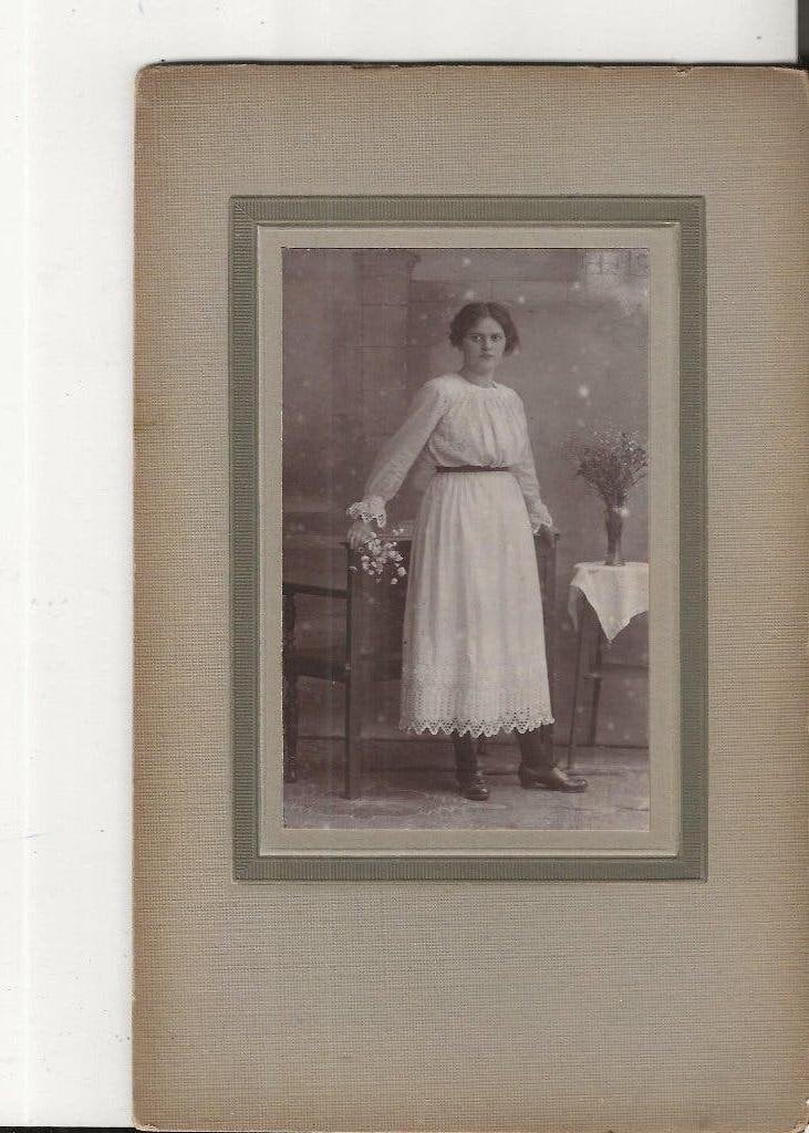 Vlaardingen Tante Riek van Bienen-de Lange Kabinetsfoto Muns, Ophalen of Verzenden, Voor 1920, Ongelopen, Zuid-Holland