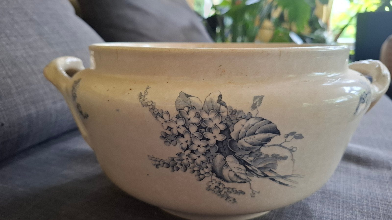 Antieke bloempot met bloemmotief - gemerkt IEIBLOEM, Antiek en Kunst, Ophalen of Verzenden