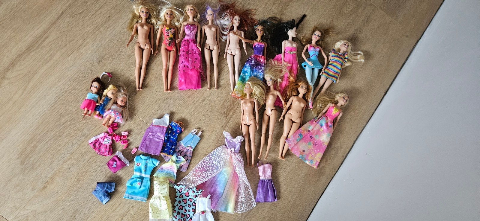 Grote set Barbies met kleding en schoenen, Ophalen, Gebruikt, Barbie