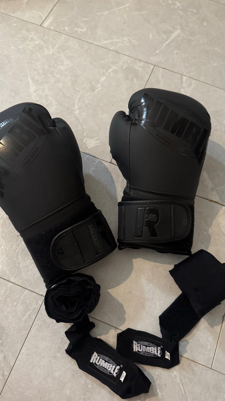 Rumble Bokshandschoenen en Bandages - Zwart, 12oz, Ophalen of Verzenden, Zo goed als nieuw, Bokshandschoenen