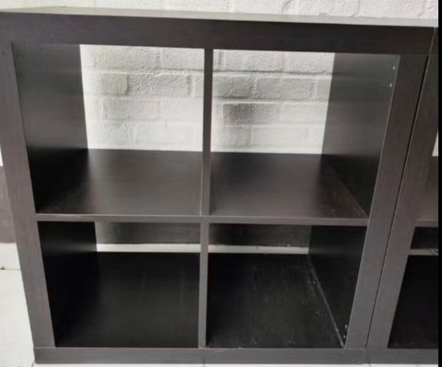 TE KOOP: KALLAX kast 2x2 vaks ZwartBruin incl ladenkast wit, Ophalen, Zo goed als nieuw